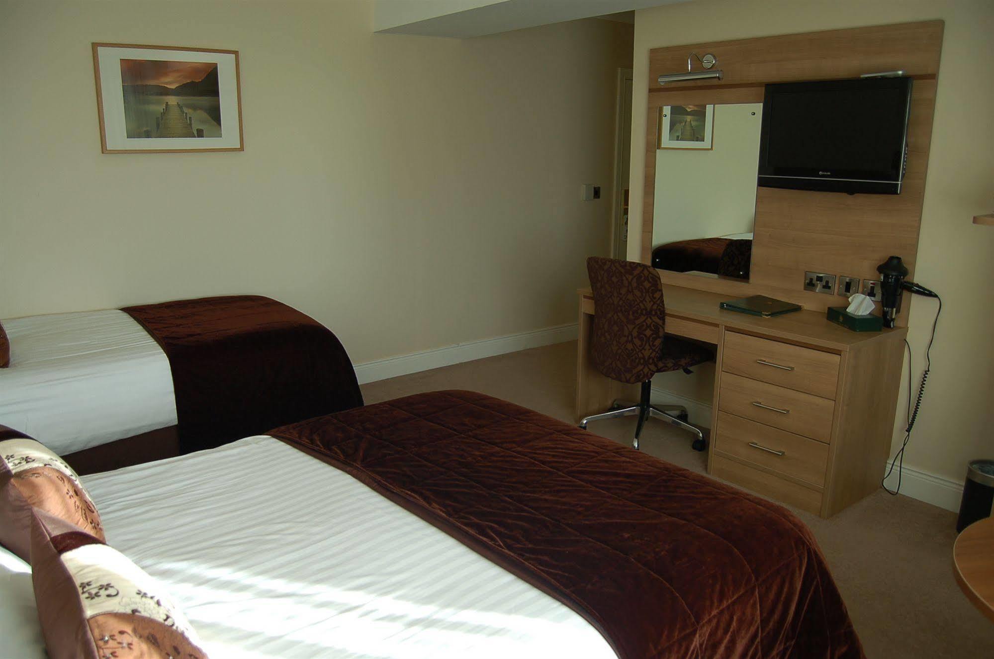 Ivanhoe Inn And Hotel Belfast Extérieur photo